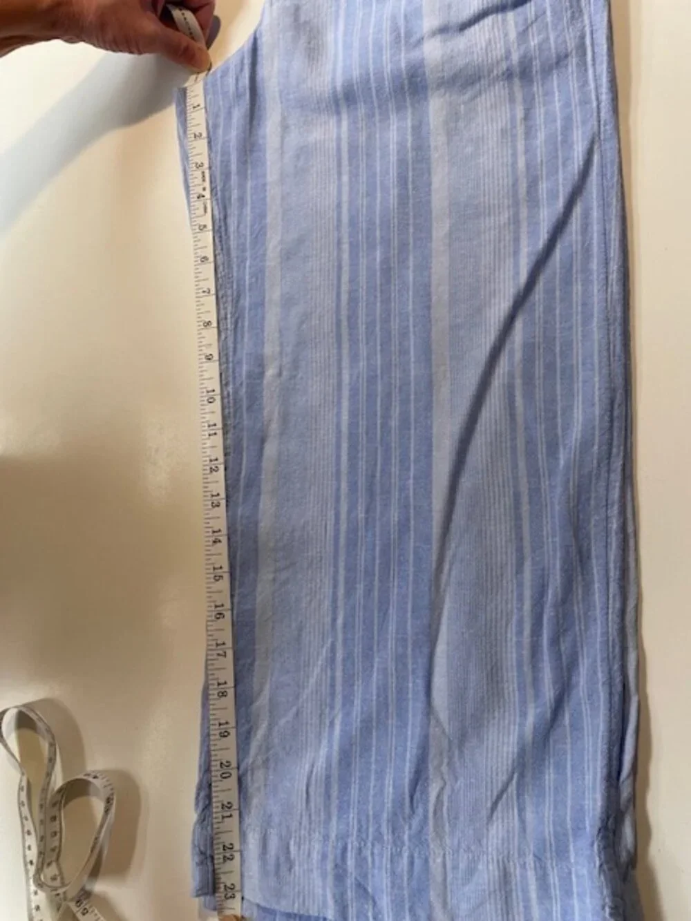 Tahari light blue cropped pull-on pants relaxed fit sz S